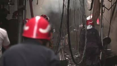 दिल्ली के करोल बाग जूता बाजार में लगी आग, दमकल की 39 गाड़ियां तैनात, आग पर पाया गया काबू