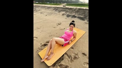 கவர்ச்சியில் கிரணுக்கே டஃப் கொடுக்கும் பூனம் பஜ்வா... தெனாவட்டு நடிகையின் டூமச் கிளாமர் போட்டோஸ் இதோ