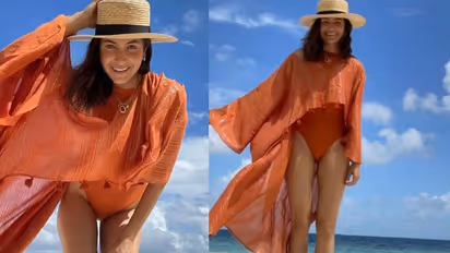 बीच पर बिना मेकअप अनुष्का शर्मा ने बिकिनी में दिए पोज, एक ने विराट कोहली का नाम लेकर कही ये बात