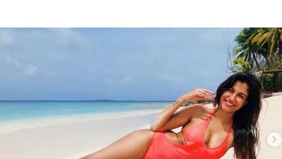 শ্রেয়া ধন্নন্তরি কে নিয়ে উত্তাল সোশ্যাল মিডিয়া, কেন এত উন্মাদনা তাঁকে নিয়ে? রইলো তাঁর ভাইরাল হওয়া ৭ টি হট ছবি!