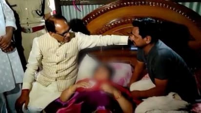 లైంగిక వేధింపులను ప్రతిఘటించిందని.. పేపర్ కట్టర్ తో దాడి.. మహిళ ముఖంపై 118 కుట్లు..