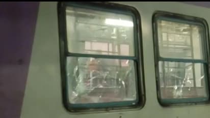 Prophet Row : నూపుర్ శర్మ వ్యాఖ్యలు.. పశ్చిమ బెంగాల్ లో రైలు ధ్వంసం చేసిన నిరసనకారులు