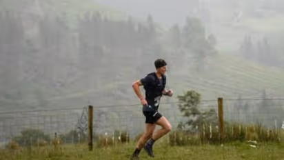 1000 മനുഷ്യരും, 50 കുതിരകളും, വാശിയേറിയ ഓട്ടമത്സരത്തിൽ ഒന്നാമതെത്തി 37 -കാരൻ