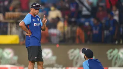 Asia Cup T20 2022, IND vs PAK: Rahul Dravid joins Team India after recovering from COVID