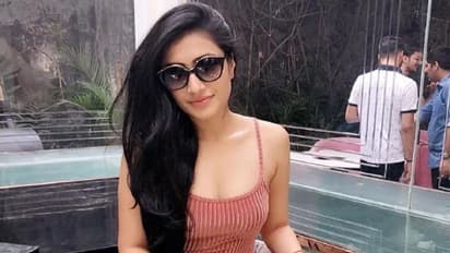 লন্ডনের মাঠে-ঘাটে-ক্ষেতে এ কী করছেন চাহল পত্নী ধনশ্রী, দেখুন ভাইরাল ভিডিও