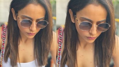 టాప్ యాంగిల్ లో అందాలు ఆరబోస్తున్న రకుల్ ప్రీత్.. సన్ గ్లాసెస్ పెట్టుకొని మైండ్ బ్లాక్ చేస్తున్న ఢిల్లీ భామా 