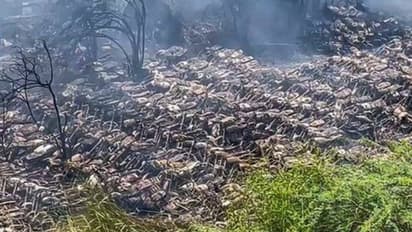 சின்ன ஸ்பார்க் தான்... 400 வாகனங்கள் காலி... பரபரக்கும் கராச்சி தீ விபத்து...!