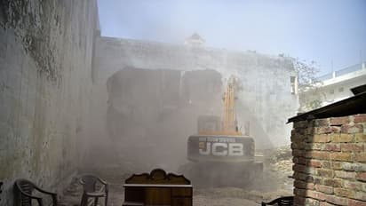 Prayagraj Bulldozer Action: പ്രയാഗ് രാജ് സംഘര്‍ഷത്തില്‍ പ്രതികളായവരുടെ വീടുകള്‍ ഇടിച്ച് നിരത്തി 