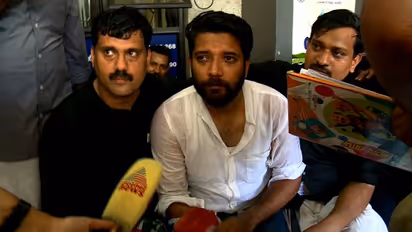 'ഇത്ര പേടിയുണ്ടെങ്കിൽ മുഖ്യമന്ത്രി വീട്ടിലിരിക്കണം'; എന്നും ചില്ലുകൂട്ടിൽ ഇരിക്കാമെന്ന് കരുതേണ്ടെന്ന് ഷാഫി