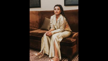 ఫలితం లేదని రూటు మార్చిన ఐశ్వర్య రాజేష్.. గ్లామర్ డోస్ పెంచుతూ పోతున్న డస్కీ బ్యూటీ.. పిక్స్ వైరల్