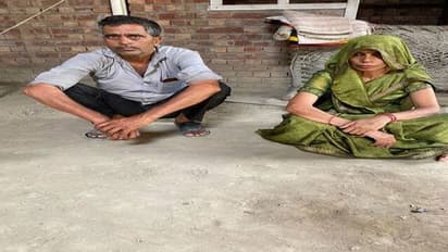 उधारी के पैसे वापस न मिलने से तंग आकर भूख हड़ताल पर बैठे किसान दंपति, दो दिन से लगातार दे रहे धरना