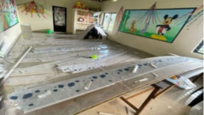  രണ്ട് വർഷം മാത്രം പഴക്കമുള്ള അങ്കണവാടി കെട്ടിടത്തിന്റെ സീലിങ് തകര്‍ന്നു, കുട്ടികൾ രക്ഷപ്പെട്ടത് തലനാരിഴയ്ക്ക്