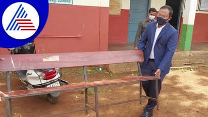 MLC Election: ಮತದಾರರಿಗೆ ಕೂರಲು ಸ್ವತಃ ಬೆಂಚ್ ಹಾಕಿದ್ರು ಬೆಳಗಾವಿ ಡಿಸಿ