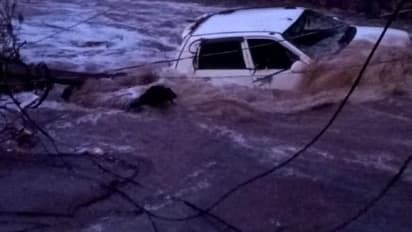 राजस्थान के बाड़मेर में पहली बारिश ने बिगाड़े हालात, बह गईं गाड़ियां-टूट गईं सड़कें, तैरने लगा घरों का सामान