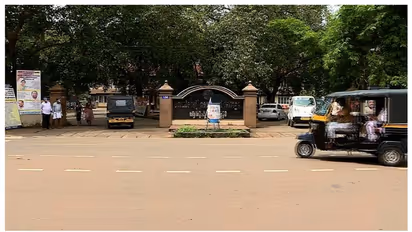  ഷൊര്‍ണ്ണൂരില്‍ വിഷം കഴിച്ച നിലയില്‍ കണ്ടെത്തിയ യുവാവ് മരിച്ചു; അച്ഛനും അമ്മയും ചികിത്സയില്‍