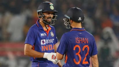 ബാറ്റിംഗ് പരാജയത്തില് മാറ്റങ്ങള് ഉറപ്പ്;ദക്ഷിണാഫ്രിക്കക്കെതിരായ രണ്ടാം ഏകദിനത്തിനുള്ള ഇന്ത്യയുടെ സാധ്യതാ ടീം