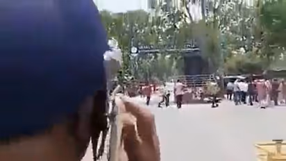 Video: कानपुर में हिंसा के दौरान पुलिस अधिकारी ने कहा- भाजपा विधायक बम लेकर आए हैं, झूठ है या सच में ऐसा हुआ 