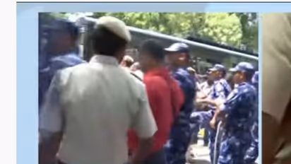 രാഹുലിന്‍റെ ചോദ്യംചെയ്യല്‍: ദില്ലിയില്‍ ഇന്നും പ്രതിഷേധം, സംഘര്‍ഷം, ജെബി മേത്തറിനെ കസ്റ്റഡിയിലെടുത്തു