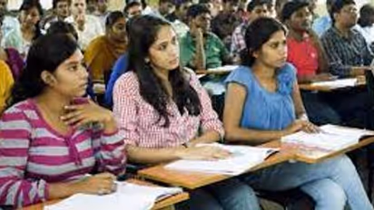 மகிழ்ச்சி செய்தி!! இனி ஐ.ஐ.டிக்களில் பி.எட்., படிப்பு அறிமுகம்.. மத்திய கல்வித்துறை அமைச்சர் அறிவிப்பு..