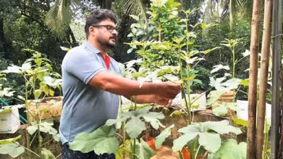 പഴയ ഹെല്‍മെറ്റ്, ഫ്രിഡ്ജിന്റെ ട്രേ, തെര്‍മോക്കോള്‍ പെട്ടികള്‍ എന്തുമാകട്ടെ: രാമകൃഷ്ണന്‍ അതില്‍ കൃഷിയിറക്കും