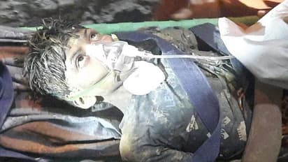  ১০৪ ঘন্টা  ৮০ ফুট কুয়োর নীচে সাপ-ব্যাঙের সঙ্গে বিস্ময় বালক, রাহলকে উদ্ধার করল এনডিআরএফ 