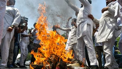 EDಯಿಂದ ರಾಹುಲ್ ಗಾಂಧಿ ವಿಚಾರಣೆ, ಉದ್ರಿಕ್ತ ಕಾಂಗ್ರೆಸ್‌ ಕಾರ್ಯಕರ್ತರಿಂದ ಪ್ರತಿಭಟನೆ, ರಸ್ತೆಯಲ್ಲಿ ಬೆಂಕಿ!