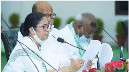 പ്രതിപക്ഷ സംഗമമായി മമത വിളിച്ച യോഗം, 17 പാർട്ടികളെത്തി; പ്രമേയത്തിൽ തർക്കിച്ച് ഇടതുപക്ഷം, നാലുവരി പാസാക്കി