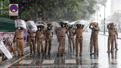 Weather Report: पूर्वोत्तर भारत में फिर भारी बारिश की चेतावनी,  पूरे देश में थम जाएगी लू की लहर