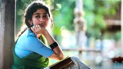 మొన్న అమీర్ ఖాన్,  ప్రకాశ్ రాజ్ నిన్న అక్షయ్ భార్య, నేడు సాయి పల్లవి.. తారలపై దారుణంగా ట్రోలింగ్..