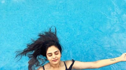 స్విమ్మింగ్ పూల్ లో అందాల యాంకర్ గ్లామర్ సెగ.. తడి అందాలతో కవ్విస్తున్న బుల్లితెర బ్యూటీ శ్రీముఖి..