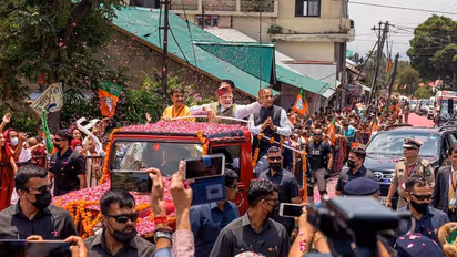 PM का हिमाचल दौरा: धर्मशाला में नरेंद्र मोदी ने किया रोड शो, एक झलक पाने को सड़क पर उमड़ा लोगों का हुजूम