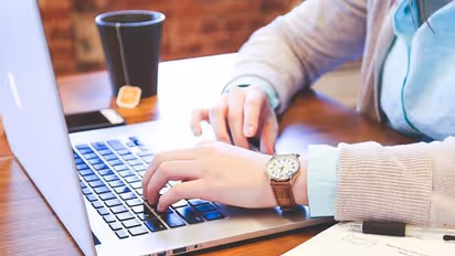 இது தான் காரணம், லீவு கொடுங்க... இணையத்தில் வேகமாக வைரலாகும் லீவு லெட்டர்...!