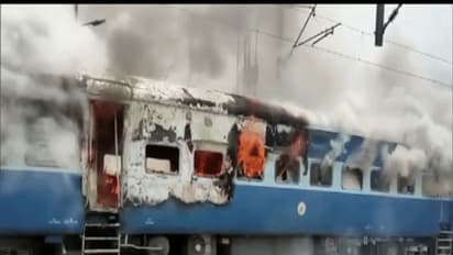 Agnipath Protests: தீவிரமடையும் அக்னிபத் போராட்டம்... 3 ரெயில்களுக்கு தீ வைப்பு.. பீகாரில் பரபரப்பு...!