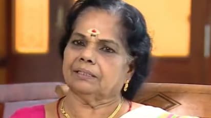 'എന്തിനാണ് ജീവിച്ചിരിക്കുന്ന മനുഷ്യരെ കൊന്ന് പണമുണ്ടാക്കുന്നത്'? വ്യാജ വാര്‍ത്തയ്‍ക്കെതിരെ കുളപ്പുള്ളി ലീല