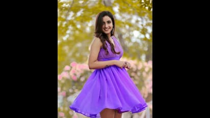 Deepika pilli: ఉప్పొంగే పరువాలతో దీపికా పిల్లి మైండ్ బ్లోయింగ్ హాట్.. పొట్టి గౌనులో యంగ్ యాంకర్ రచ్చ 