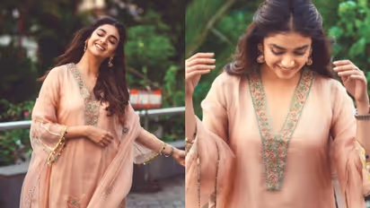 Keerthy Suresh : 'വാശി' തിയറ്ററുകളിലേക്ക്, ഫോട്ടോകള്‍ പങ്കുവെച്ച് കീര്‍ത്തി സുരേഷ്