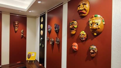 ಕಲಾಪ್ರಪಂಚದ ನಿಜದರ್ಶನ ಮಾಡಿಸುವ ಮುಖವಾಡಗಳು, ಡಾ.ಕಿರಣ್ ಆಚಾರ್ಯರ ಗ್ಯಾಲರಿ ರೌಂಡ್ಸ್