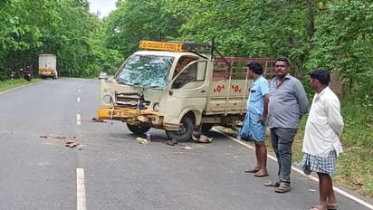 ಹುಬ್ಬಳ್ಳಿ: ಎರಡು ಗೂಡ್ಸ್ ವಾಹನಗಳ ಮಧ್ಯೆ ಅಪಘಾತ: 12 ಜನರಿಗೆ ಗಾಯ