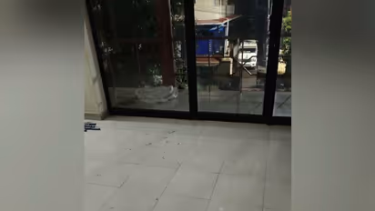 ഒറ്റപ്പാലത്ത് സിപിഎം ഏരിയ കമ്മിറ്റി ഓഫീസിന് നേരെ കല്ലേറ്, ചില്ലുകൾ തകർന്നു