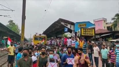 Agnipath Protest: বাংলার বুকেও এবার আঁছড়ে পড়ল অগ্নিপথ বিক্ষোভ, সকাল থেকে ঠাকুরনগরে রেল অবরোধ