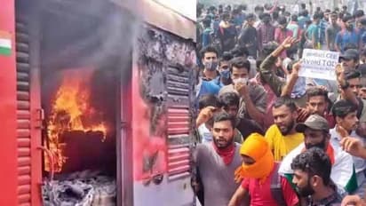  సికింద్రాబాద్‌ రైల్వే స్టేషన్‌లో విధ్వంసం కేసు.. చంచల్‌గూడ జైలు వద్ద నిందితుల తల్లిదండ్రుల పడిగాపులు