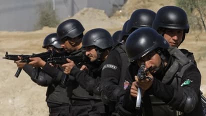 पाकिस्तान में रह रहे चीनी नागरिकों को सता रहा मौत का खौफ, घर से निकलने से पहले पुलिस को देनी होगी खबर