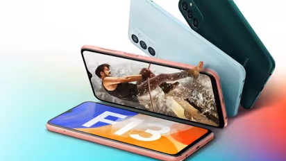 Samsung বাজারে নিয়ে এল একেবারে জলের দরে স্মার্টফোন, জেনে নিন এর দুর্দান্ত ফিচারগুলি