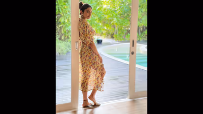 స్విమ్మింగ్ పూల్ వద్ద అలా కనిపించి షాకిచ్చిన రకుల్.. తడిసిన అందాలు చూపించడానికి సిద్ధమా!