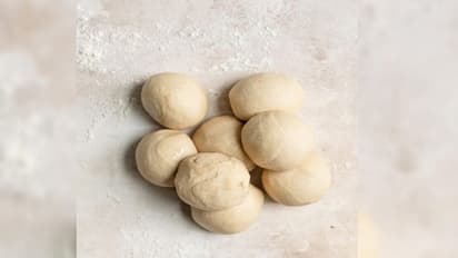 गुब्बारे की तरफ फूलकर ही तवे से उतरेगी 1-1 रोटी, बस आटा गूंथते समय मिला दें ये सीक्रेट चीज
