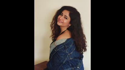 Poonam Bajwa: ముద్దుగా, బొద్దుగా, చిలిపిగా పూనమ్ బజ్వా ఫోజులు.. క్యూటీ అంటూ ఆగలేకపోతున్న నెటిజన్లు 