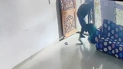 வீட்ல வச்சு மசாஜ் செய்ய முடியாது.. சென்டருக்கு வர சொன்ன பெண்ணை வீடு புகுந்து கதறவிட்ட இளைஞர்கள்..!