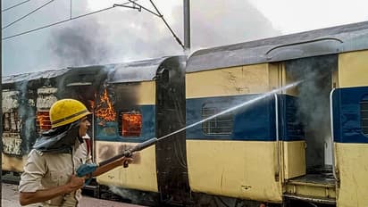 కోజికోడ్ రైలు దగ్ధం కేసు: హోటల్ గదిలో సాక్షి తండ్రి అనుమానాస్పద మృతి.. ఐపీఎస్ అధికారిపై వేటు