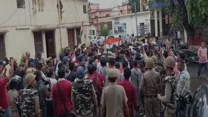 सहारनपुर में 'अग्निपथ' योजना को लेकर युवाओं का प्रदर्शन, रक्षामंत्री को सौंपा ज्ञापन, कहा-सरकार वापस ले योजना