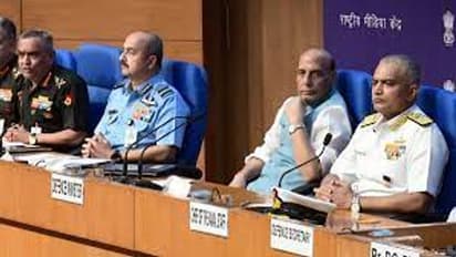 Agnipath Protest:  பாதுகாப்புத்துறை வேலைகளில் அக்னி வீரர்களுக்கு 10% இடஒதுக்கீடு.. மத்திய அரசு அறிவிப்பு